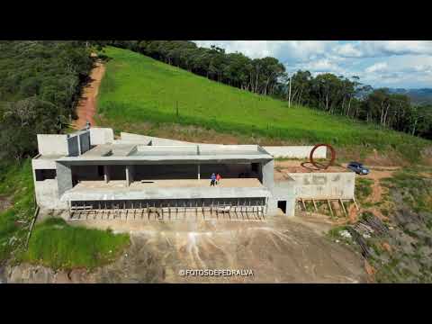 Pedra Preta / Casa nas Nuvens